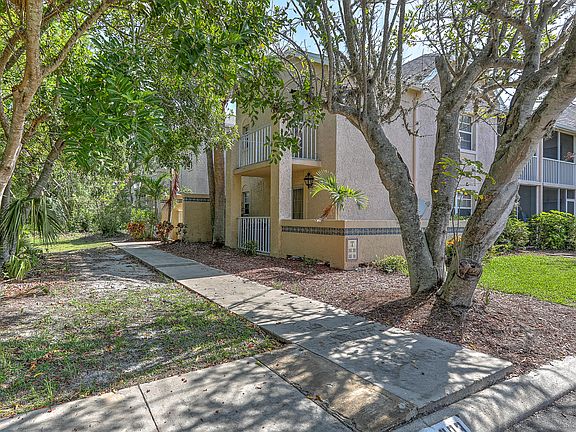 4th image of 1604 SE Green Acres Circle #T201