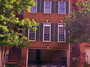 9233 Point Replete Dr, Fort Belvoir, VA 22060