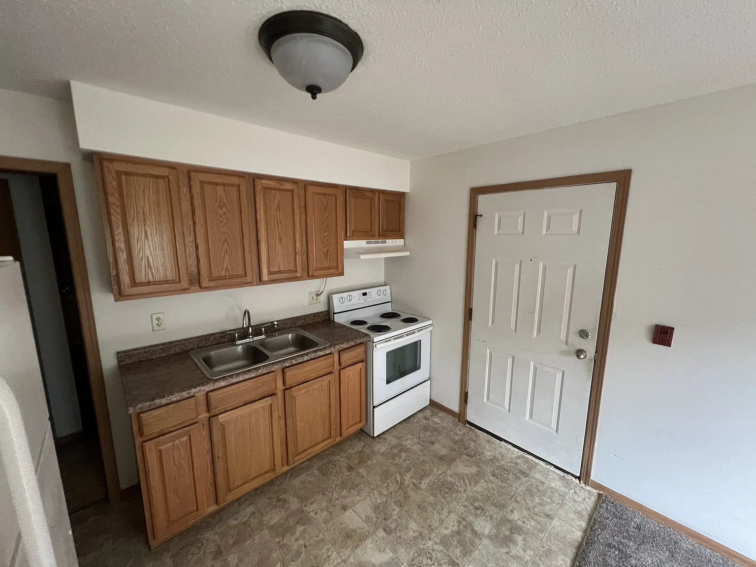 Studio, $625 — Photo 2