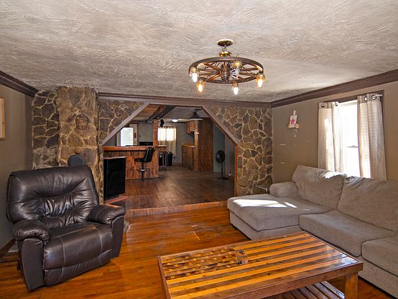 3rd image of 6275 Knobs Rd