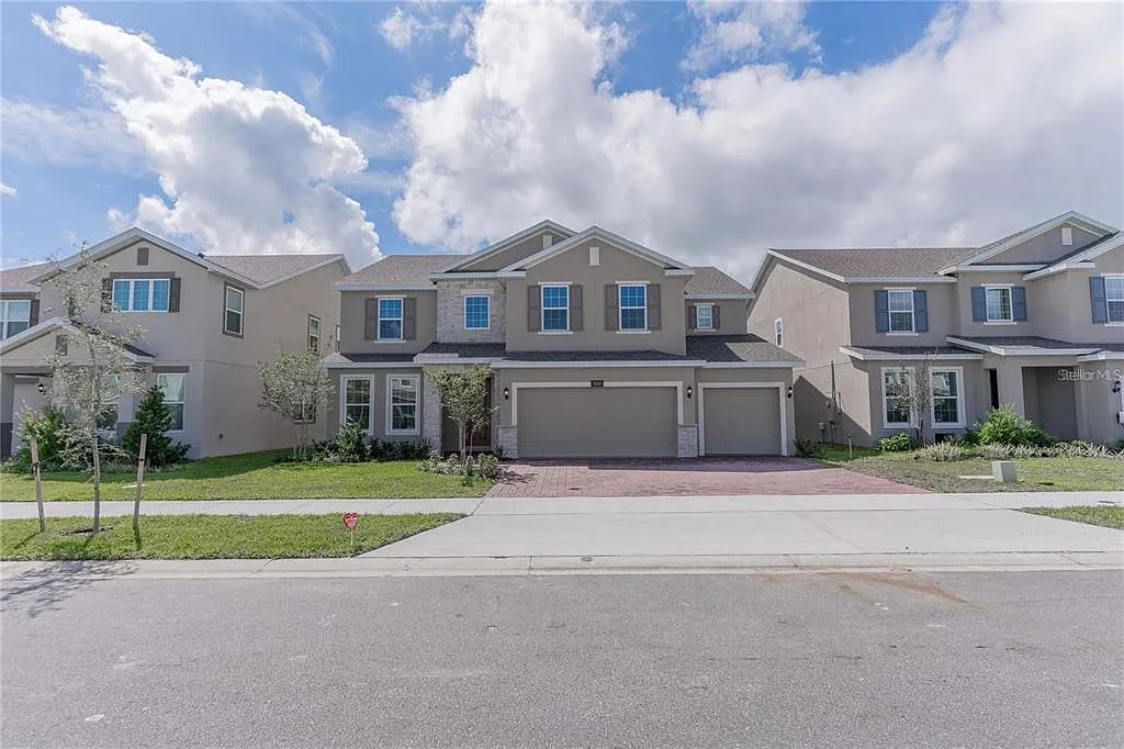 5 bed, 3.5 bath, 3800 sqft, $4,200 — Photo 2