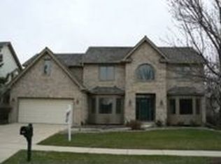 629 Clarendon Ln, Aurora, IL 60504