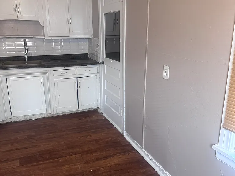 2107 Hardin Dr — Photo 3