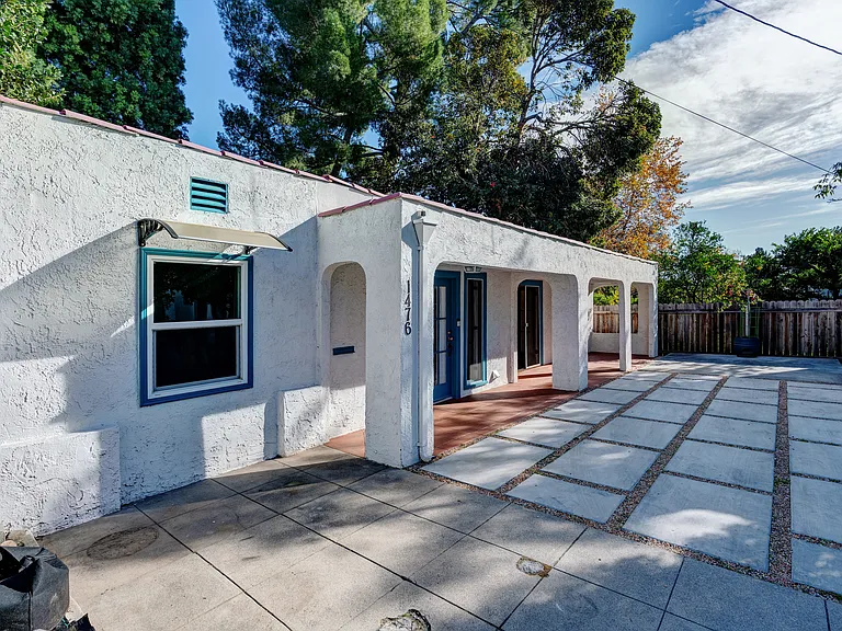 1476 N Wilson Ave — Photo 4
