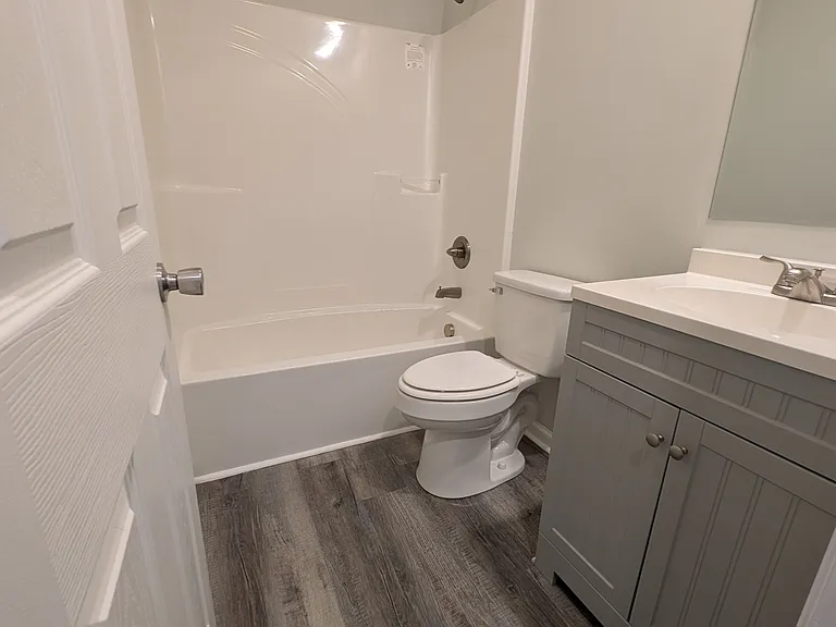 421 W 3rd St — Photo 18