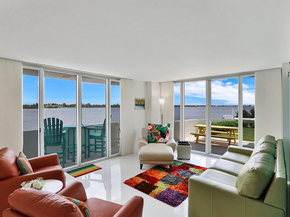 Home For Sale In Carlyle House