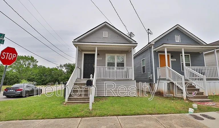 1400 Maple St — Photo 2