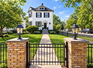 726 N Wheaton Ave, Wheaton, IL 60187