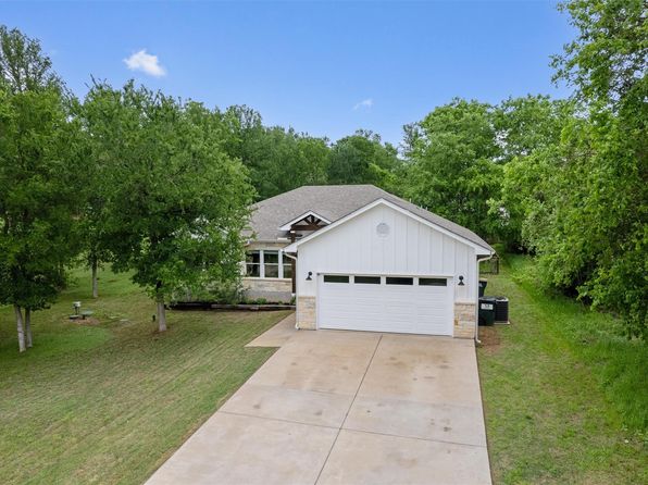 407 Mauna Loa Ln, Bastrop, TX 78602