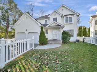 11 Holly Ct, Bloomfield, NJ 07003
