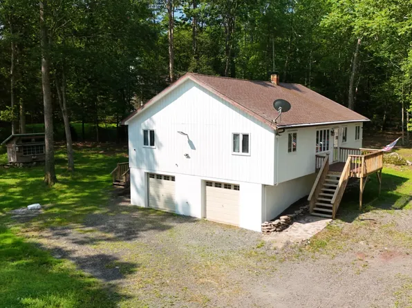 371 Ridge Cir, Cresco, PA 18326