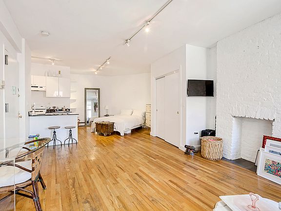 3rd image of 305 W Bay #4B