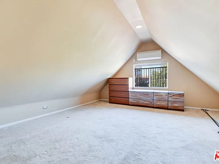 344 S Swall Dr — Photo 24