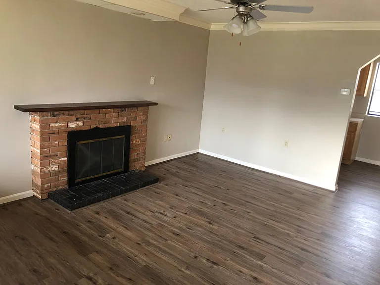 120 Easton Ave — Photo 2
