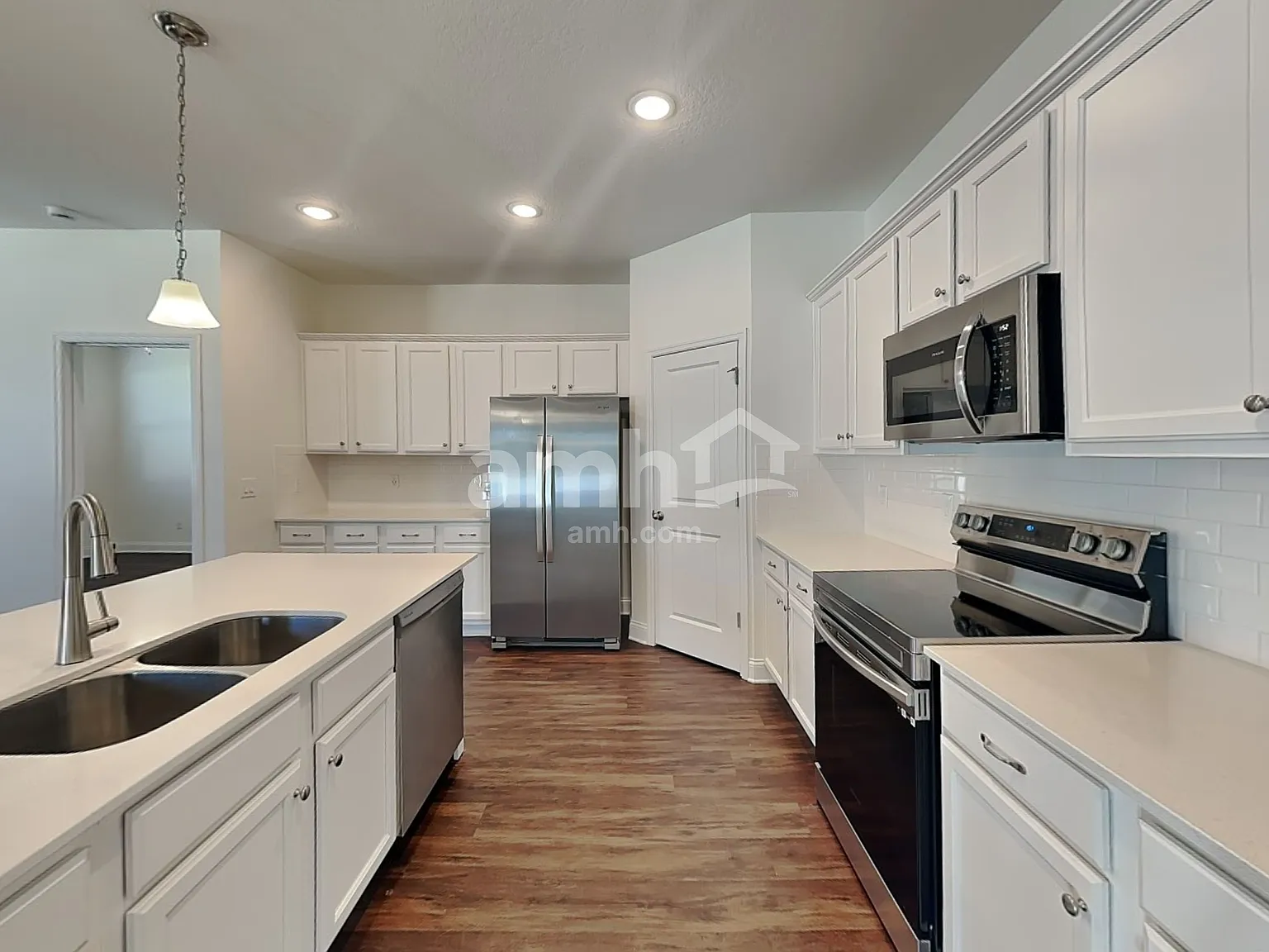 3 bed, 2.0 bath, 1700 sqft, $2,715 — Photo 3