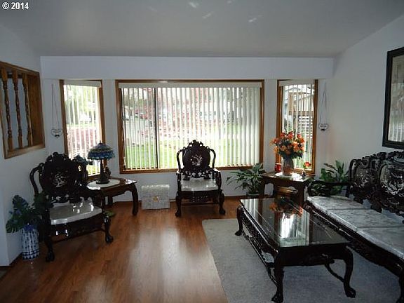 2nd image of 808 NE Melinda Ct