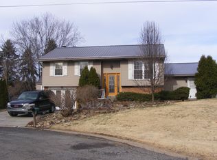 199 Cork Rd, Follansbee, WV 26037