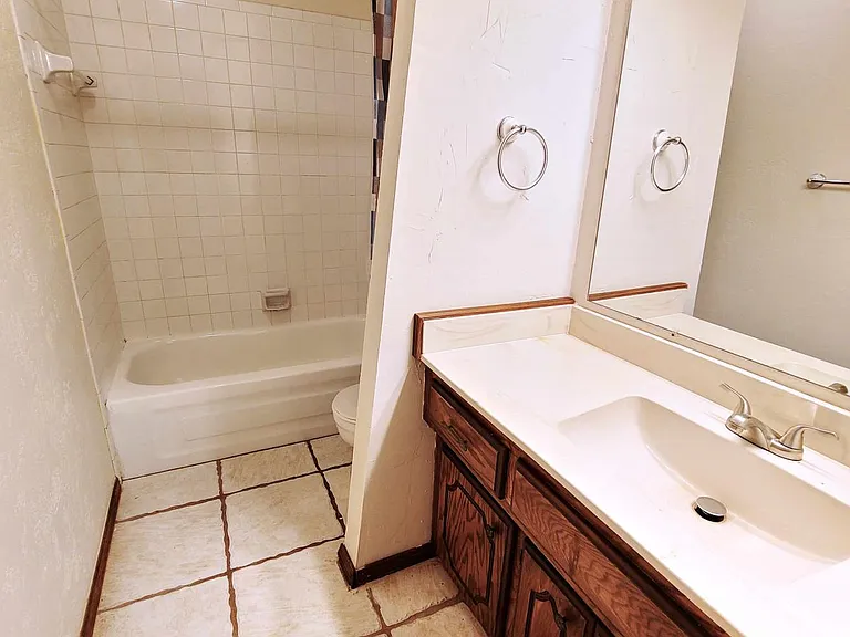 10413 Glascow Dr — Photo 18