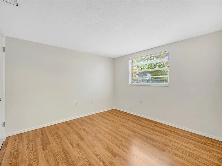 7804 Niagara Dr — Photo 6