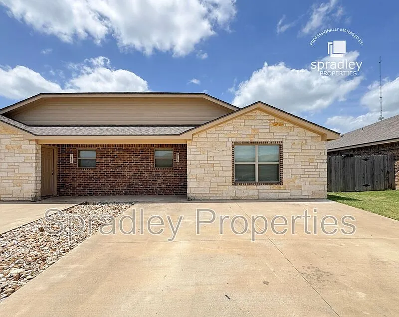 915 Laila Ln