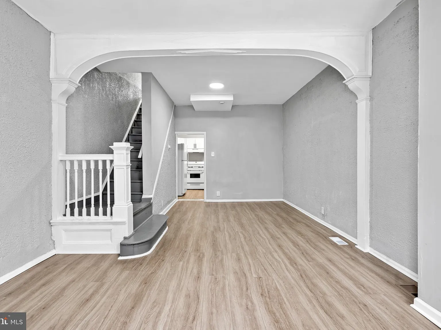 3 bed, 1060 sqft, $1,425 — Photo 3