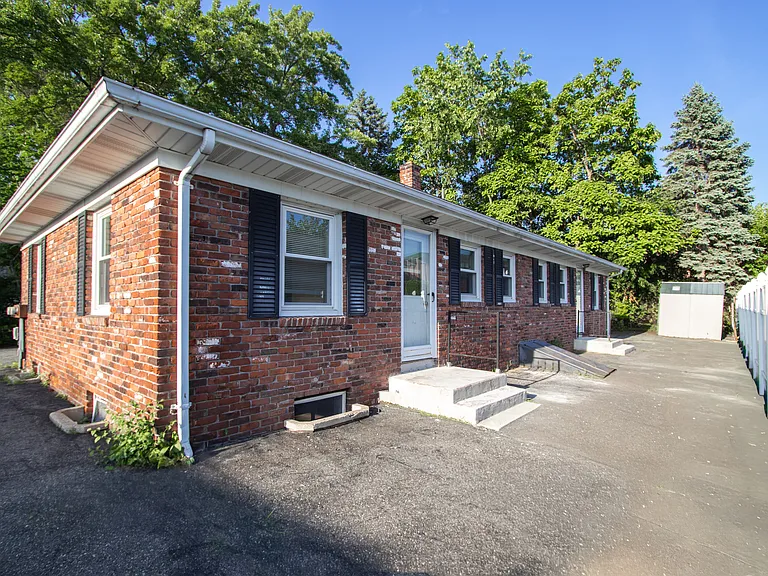 323 Montcalm St #L — Photo 36