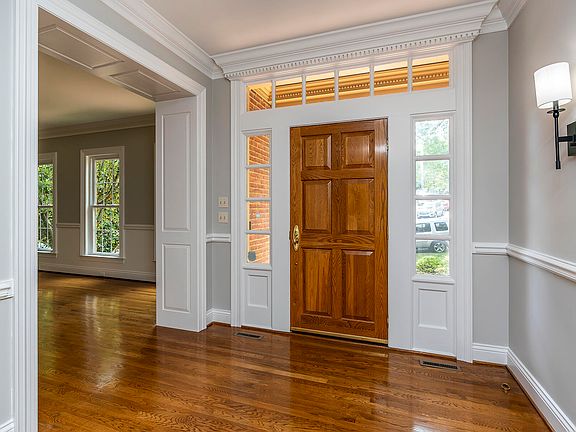 5th image of 1900 Lakes Edge Dr