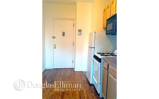 Rented by Douglas Elliman | media 19