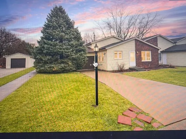 1701 King Dr APT A, Normal, IL 61761