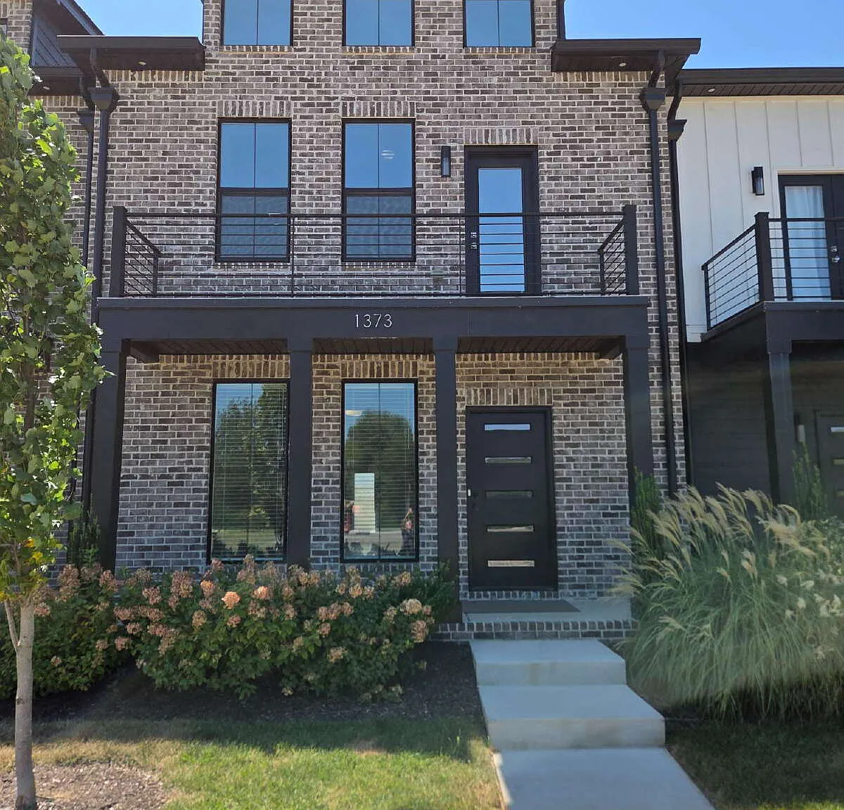 3 bed, 2.5 bath, 1842 sqft, $2,799 — Photo 1
