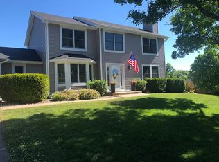 731 Ashley Dr, Chaska, MN 55318