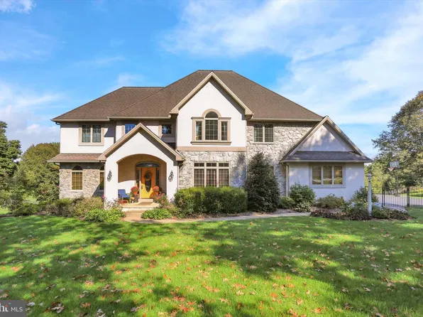 19 Deerfield Rd, Lancaster, PA 17603