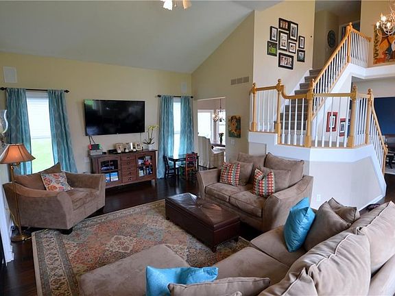 5th image of 80 Jewelberry Dr