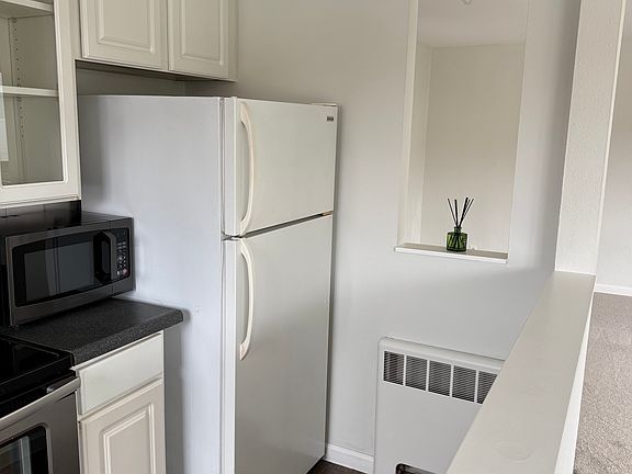 3rd image of 2450 Dexter Ave N APT 204