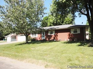 1107 Lee Ct, Taylorville, IL 62568
