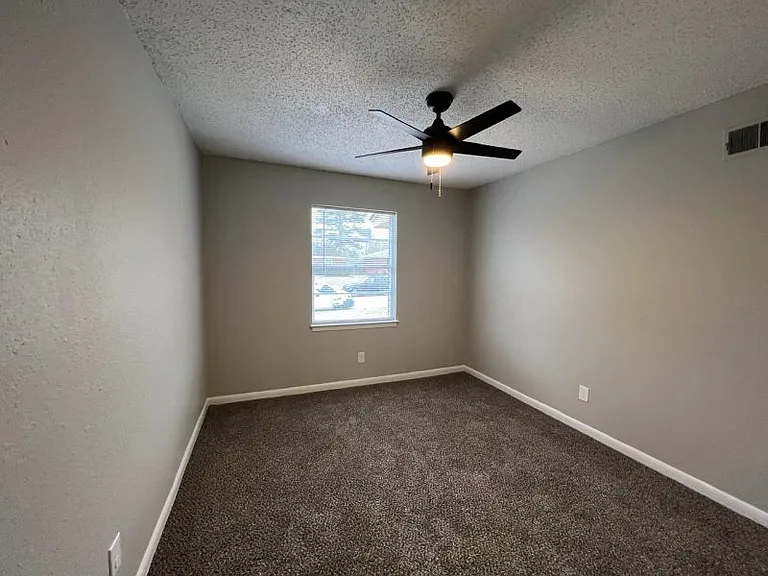 856 Hackberry Ln — Photo 5
