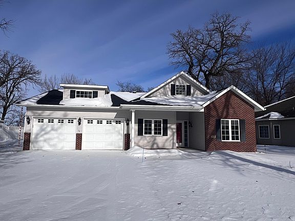 2nd image of 108 Goldfinch Ln