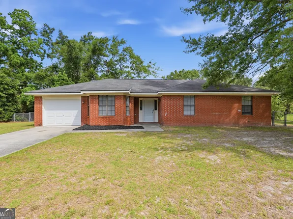 39 Henry Ln, Hinesville, GA 31313