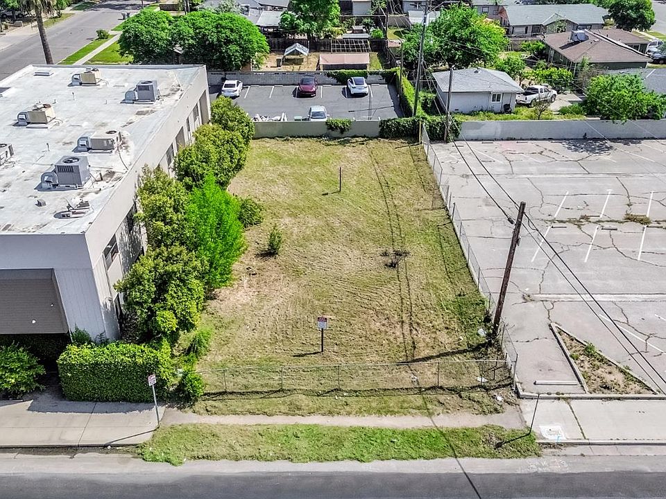 1st image of 3004 N Maroa Ave