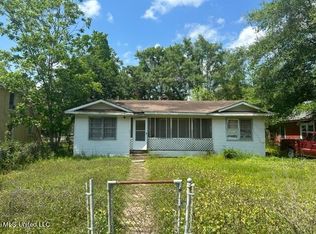2229 School St, Ocean Springs, MS 39564