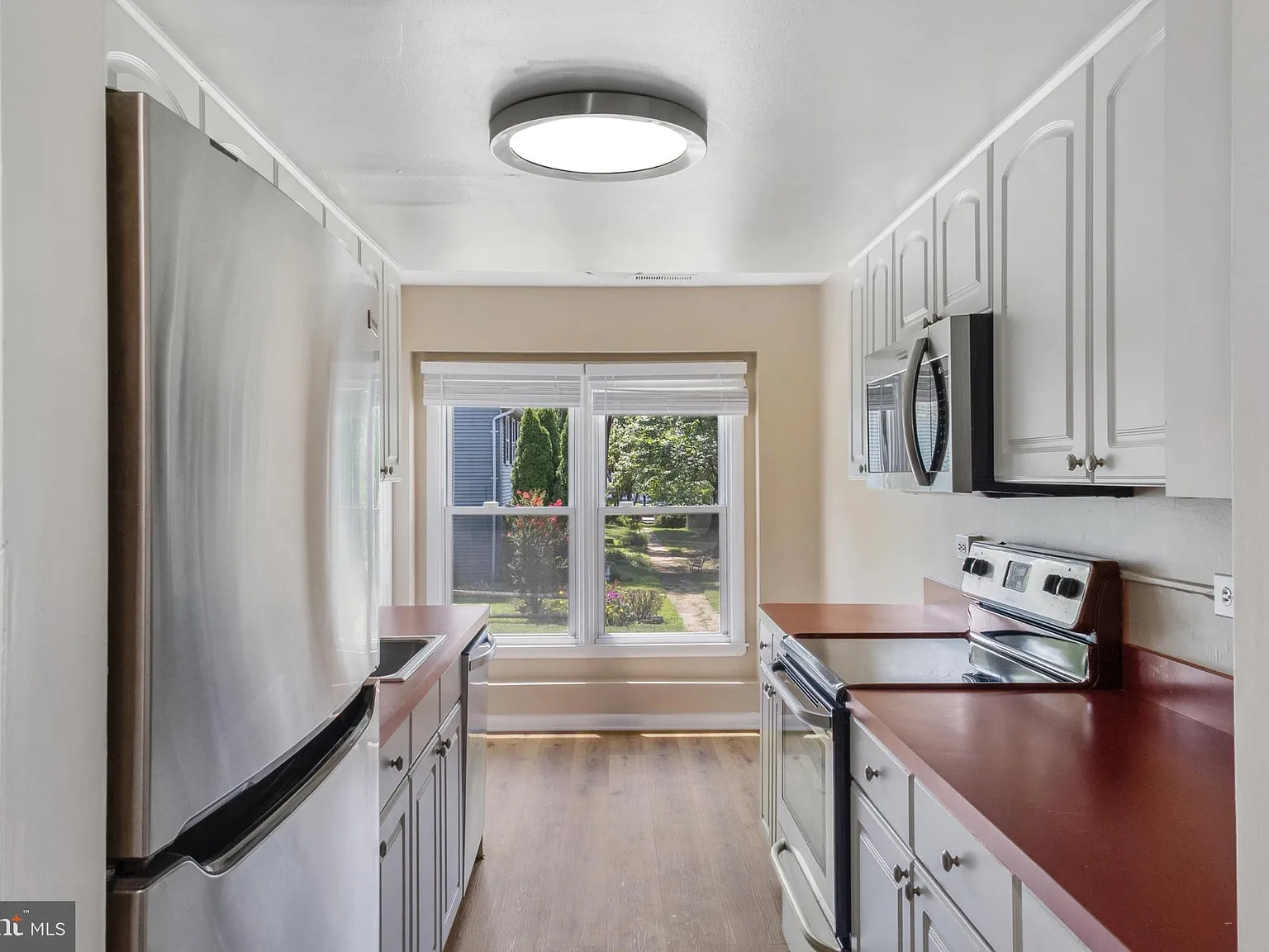 3 bed, 1.5 bath, 1200 sqft, $2,700 — Photo 4