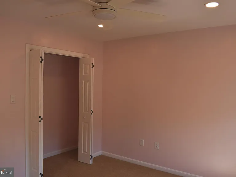 2174 E Greenleaf Dr — Photo 15