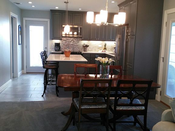 3rd image of 7214 Oxford Cir