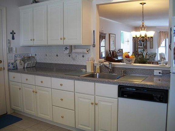 Kitchen with plenty of storage