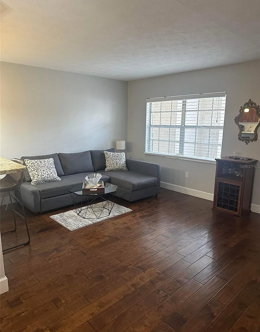 1 bed, 1.0 bath, 525 sqft, $1,700 — Photo 3