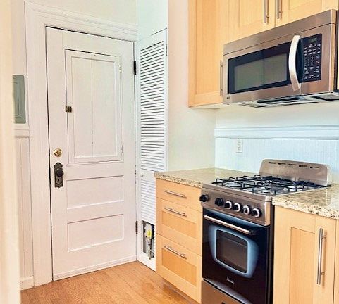 4th image of 1447 Washington St #5
