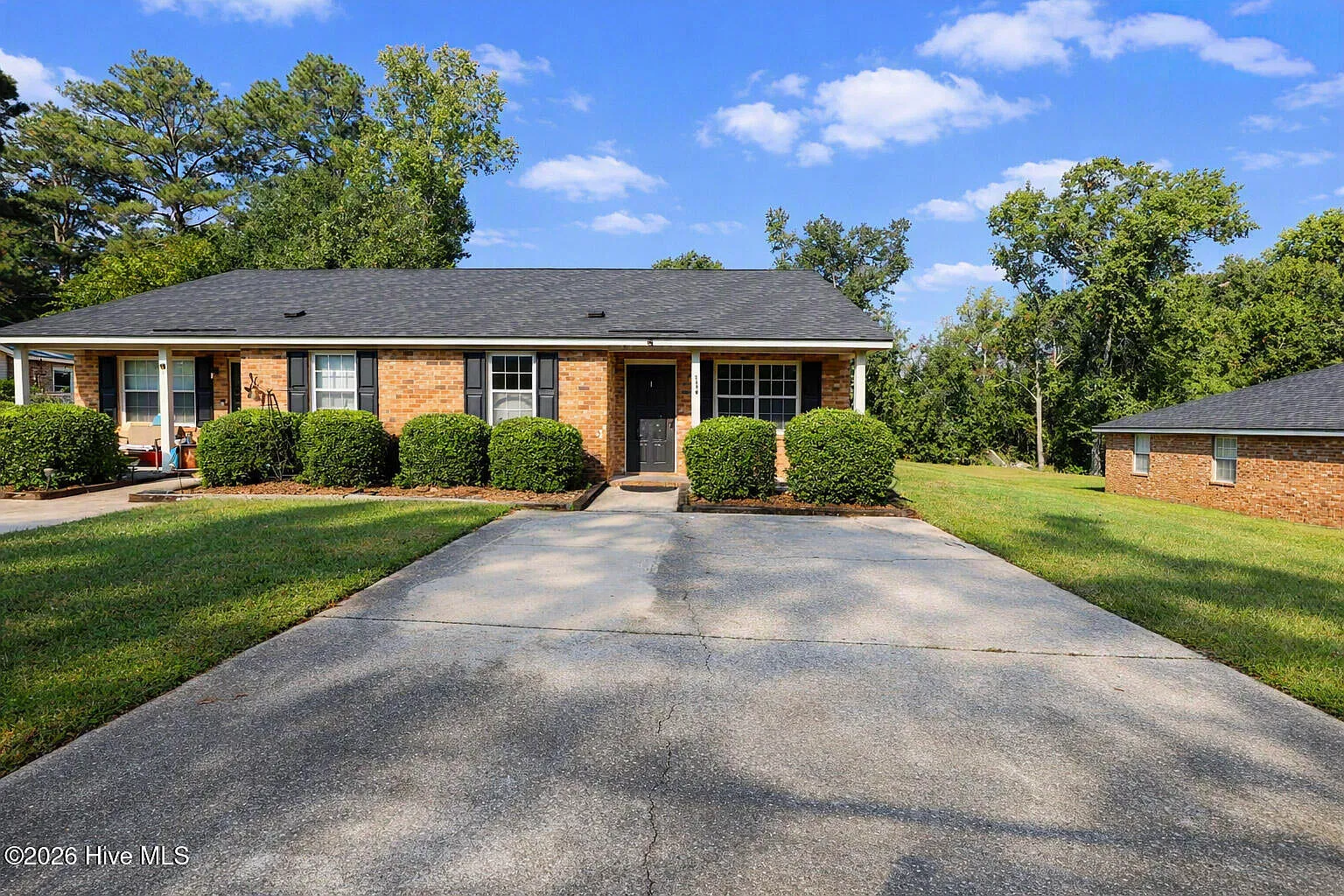 2 bed, 1.0 bath, 987 sqft, $1,000 — Photo 1