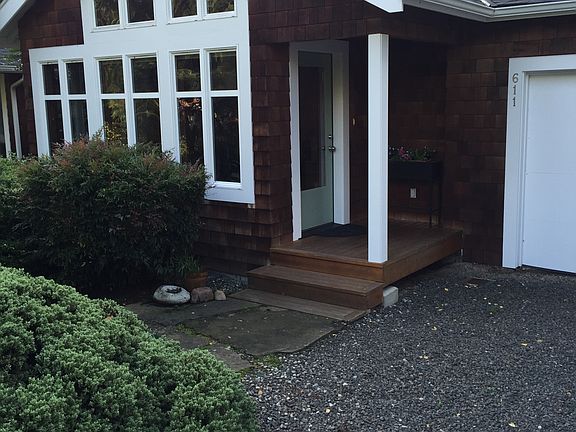 4th image of 611 Park Ave NE