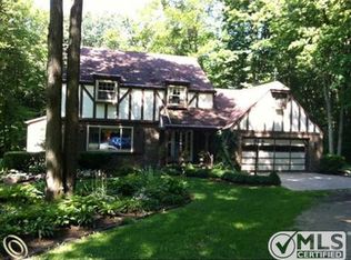 1140 Pine Tree Ln, Lapeer, MI 48446