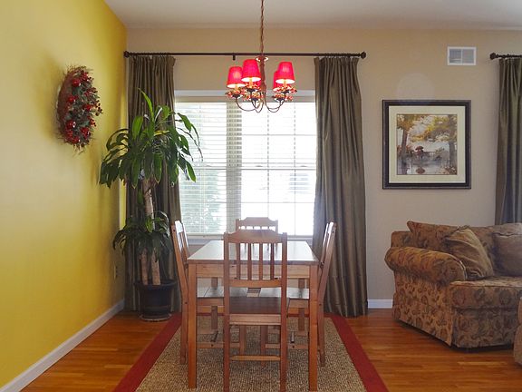3rd image of 45 Winhaven Ct